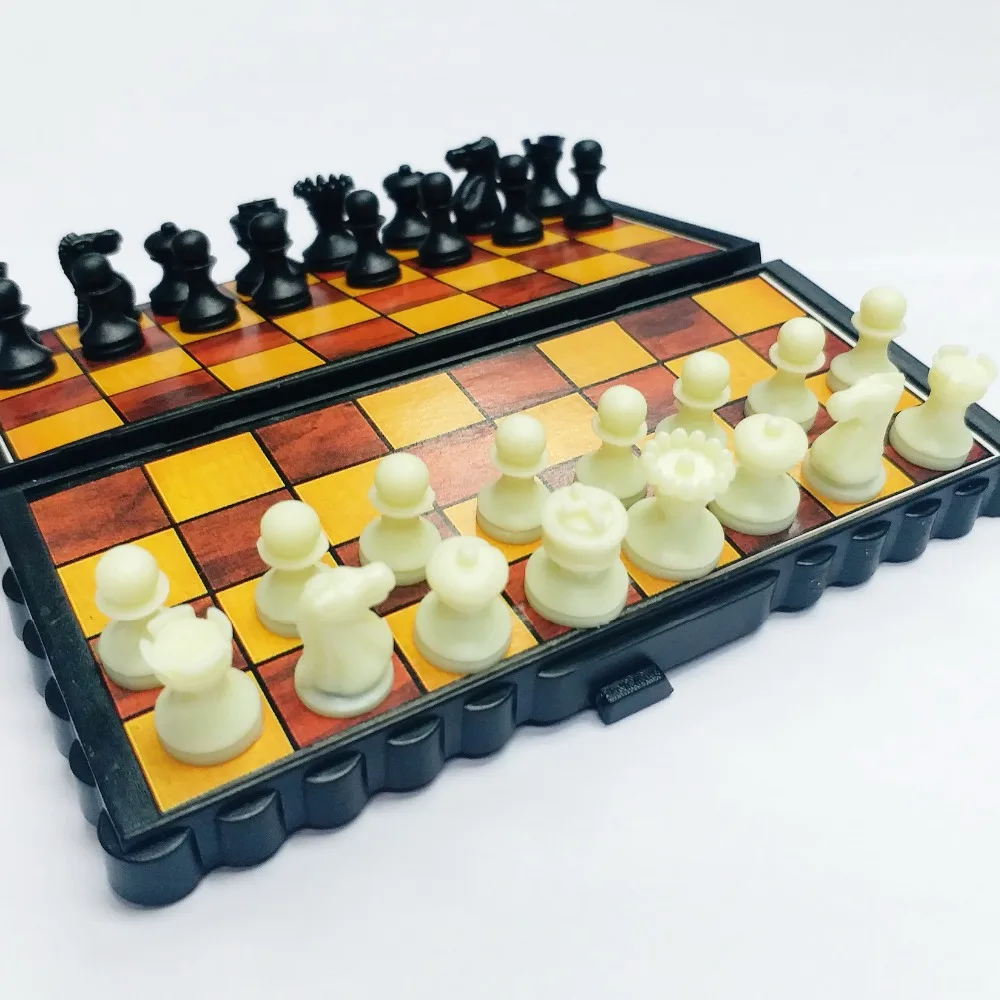 E832 Magnet Chess    21g