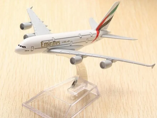 Модель самолета A380 20 см модель авиакомпании Эмираты металлическая твердая для