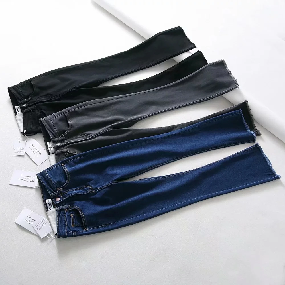 Женские Укороченные расклешенные джинсы с необработанными краями
