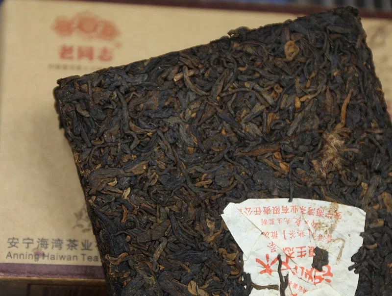 Haiwan 2010 Shu Pu-erh "Lao Shu Qiao Mu" спелый кирпич партия 101 Pu-erh 250 г