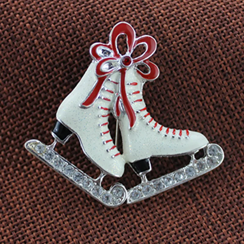 2016 freies verschiffen schöne weiße schuhe beliebte mode-accessoires halbedelsteine brosche sets