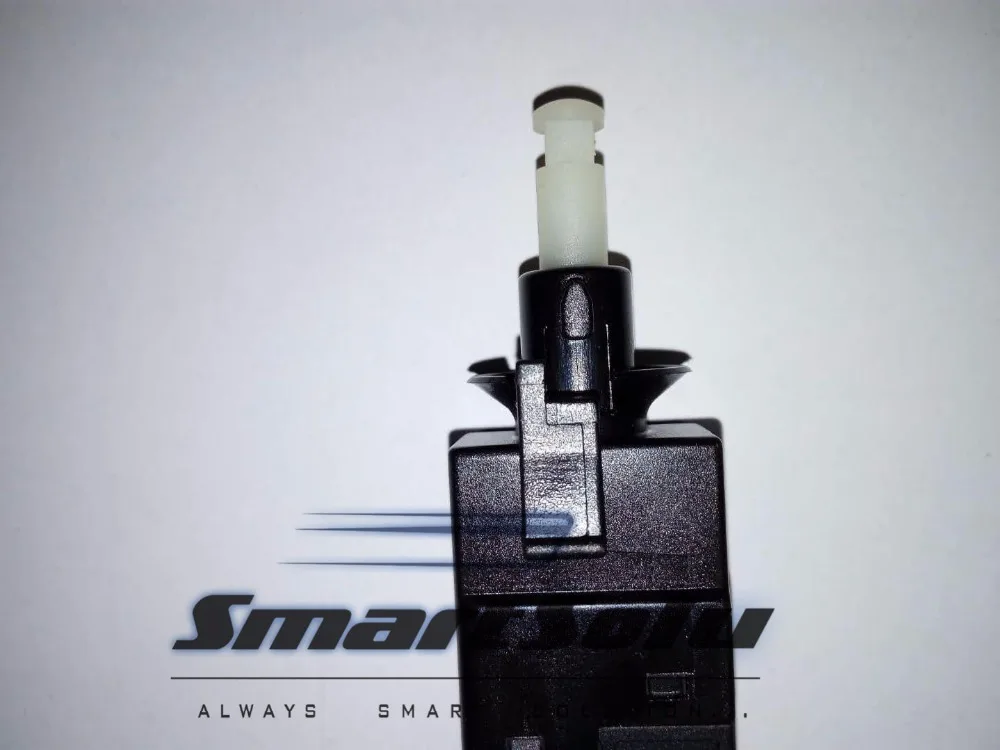 

Free Shipping Replacement Brake Light Switch formercedes-benz W168 W169 W203 OE No. 0015453809 0015452009 0015458709