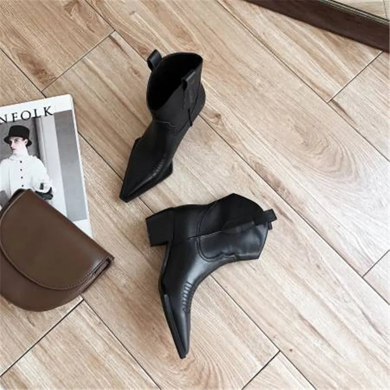 Ковбойские белые кожаные ботинки с острым носком на квадратном каблуке; рыцарские сапоги с вышивкой; Осенняя женская обувь