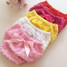 Карамельный цвет с рисунком розы цветы тесьмой на поясе для маленьких девочек хлопковый шорты для маленьких девочек, с бантом из ленты, чехол на детские памперсы шорты pp Нижнее белье 24 шт./лот