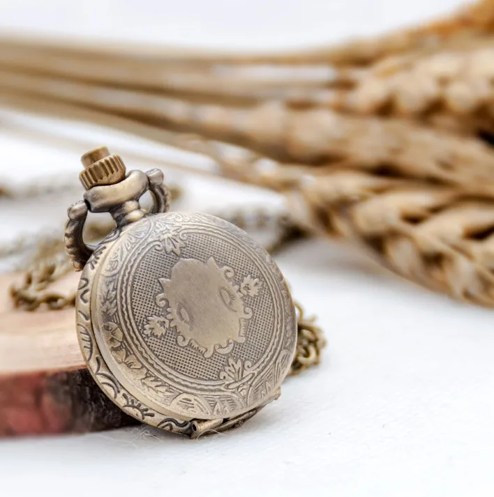 

Vintage Retro bronze Shield Quartz Pocket Watch Necklace Chain Men Women Relogio De Bolso Gift