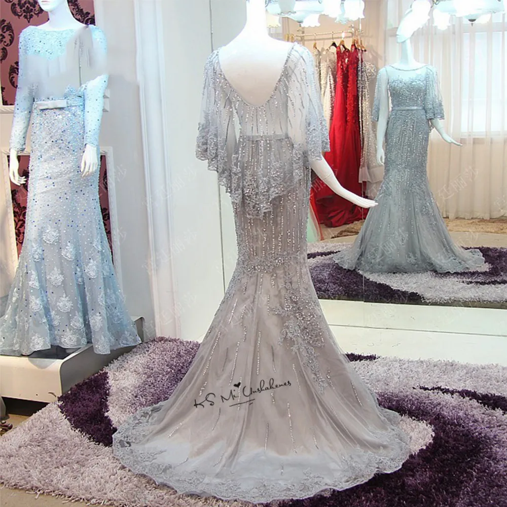 vestido longo com capa de renda