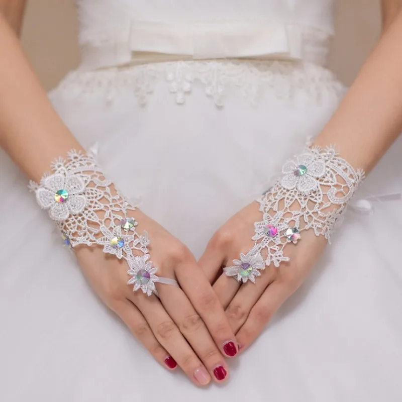 

Short Fingerless Crystals Wedding Gloves Wrist Length Lace White Ivory Bridal Gloves Wedding Accessories Free Shipping