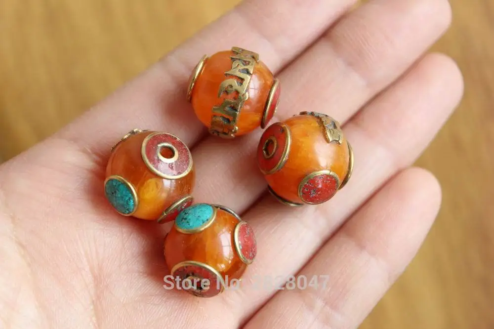 

BD044 Tibetan Six Words Mantra Amulets Beads OM MANI PAD ME HUM Nepal Brass Inlaid Resin 17mm Round Beads 4 PCS Beads Lot