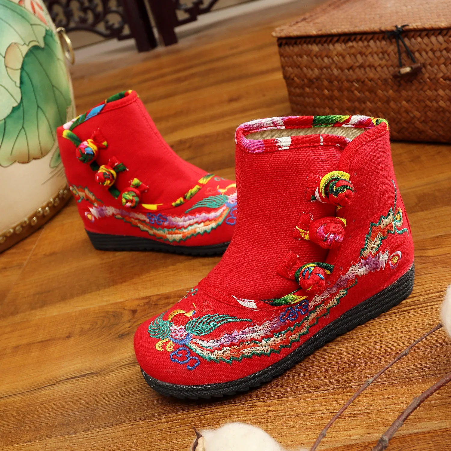 

Children Old Beijing Style Embroidered Kids Single Lo-cut Cotton Pure Handmade Boots Ethnic Plate Buckle Fashion Girl's Shoes