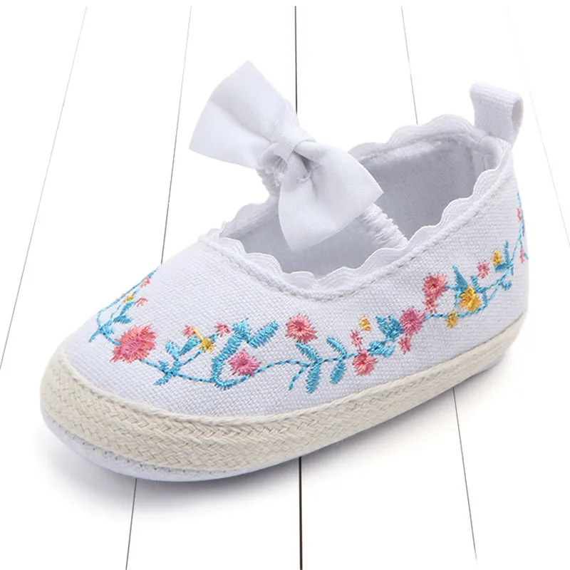 Детская обувь для новорожденных с бантом и вышивкой; детская обувь принцессы на мягкой нескользящей подошве; обувь для малышей; обувь для первых прогулок для маленьких девочек - Цвет: White