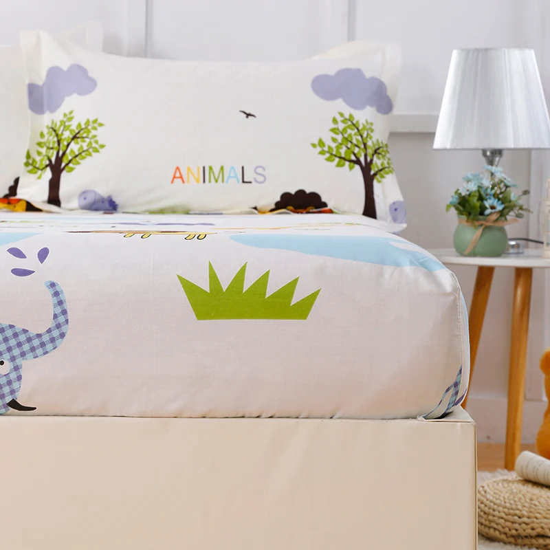 Модный комплект постельного белья из 3 предметов с изображением героев