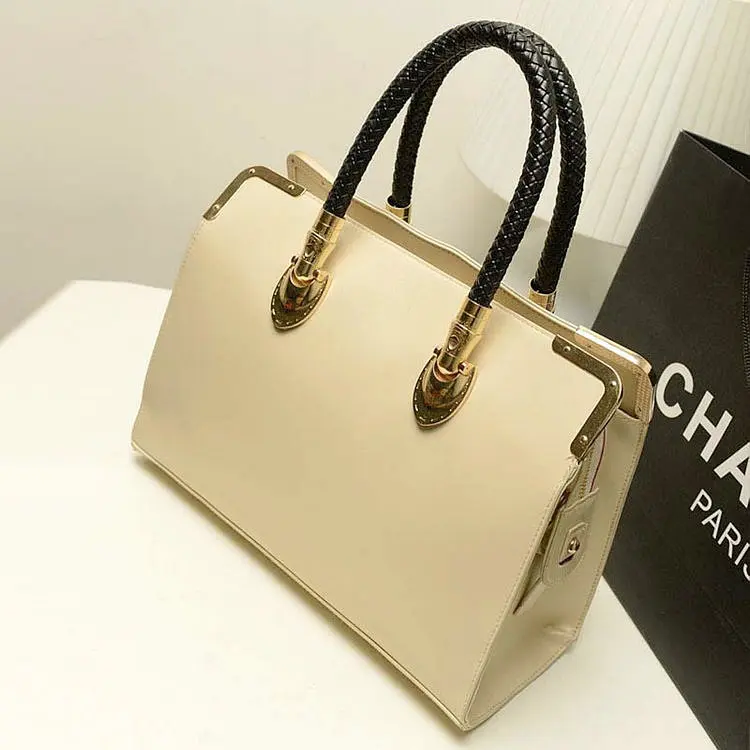 high quality fashion Commuter tote bag is female retro shoulder bags
