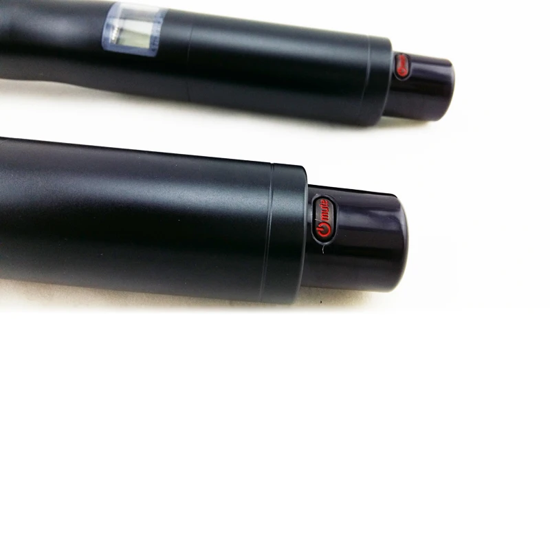 Top Quality for Stage !! UR24D PLL True Diversity UHF Wireless System With Dual Handheld Wireless Microphone