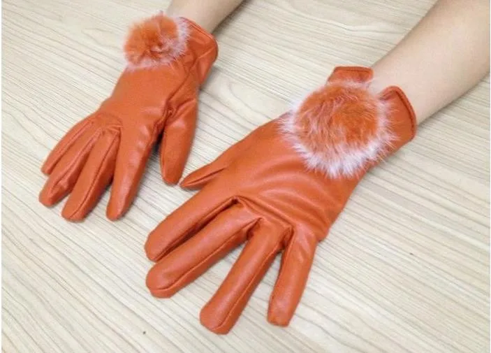 Новые зимние женские перчатки, утепленные флисом, теплые водонепроницаемые перчатки из искусственной кожи, перчатки из кроличьей шерсти с помпонами, высокое качество