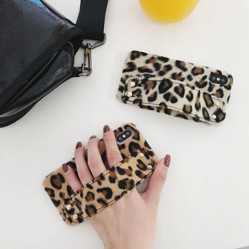 Luxury Leopard Print Wrist Band Case For iphone X Xr Xs Max 6 6S 7 8 Plus Swrist Strap Bracket Soft Protective Cover Case Coque (1)