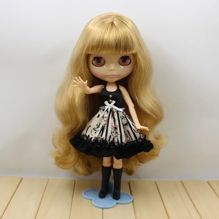 

Blonde hair, Blyth articulated doll