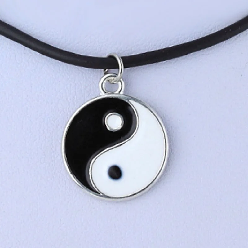 

Eight Diagrams Black and White Yin Yang Pendant for Couples Lover Fashion Necklaces Best Friends Friendship Unisex Jewelry Gifts