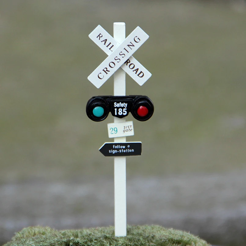 INKANEAR A15 Mini Resin Train Traffic Light Sign Bonsai Fairy Garden