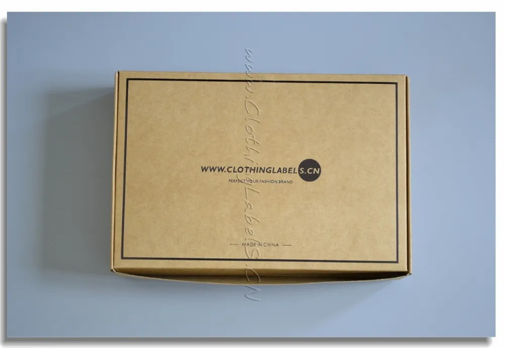 Крафт-бумажная коробка или Подарочная бумажная коробка, индивидуальный дизайн, горячее тиснение цвета, пакеты для одежды этикетки и бирки, аксессуары для одежды