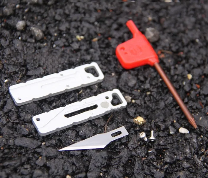 New Titanium And Carbon Fiber Two Versions Baking Blue Graphic Cool Cutter Cutter Multifunctional Locked EDC Pocket Tool