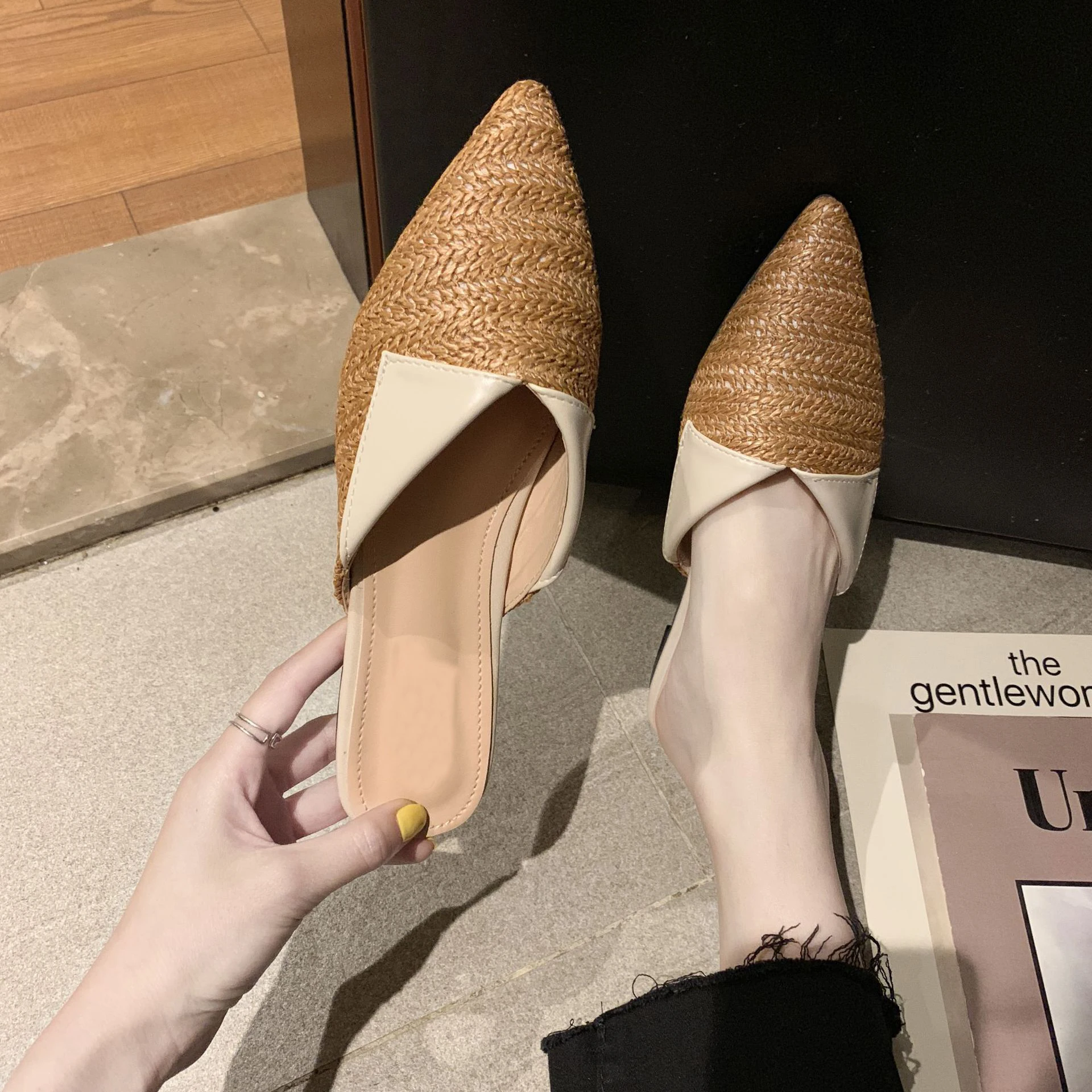 

2019 Women Slippers Fashion Pointed Toe Weave Lady Summer Mules Shoes Beach Flip Flop Outside Slip On Shoes Half Flat Slipper