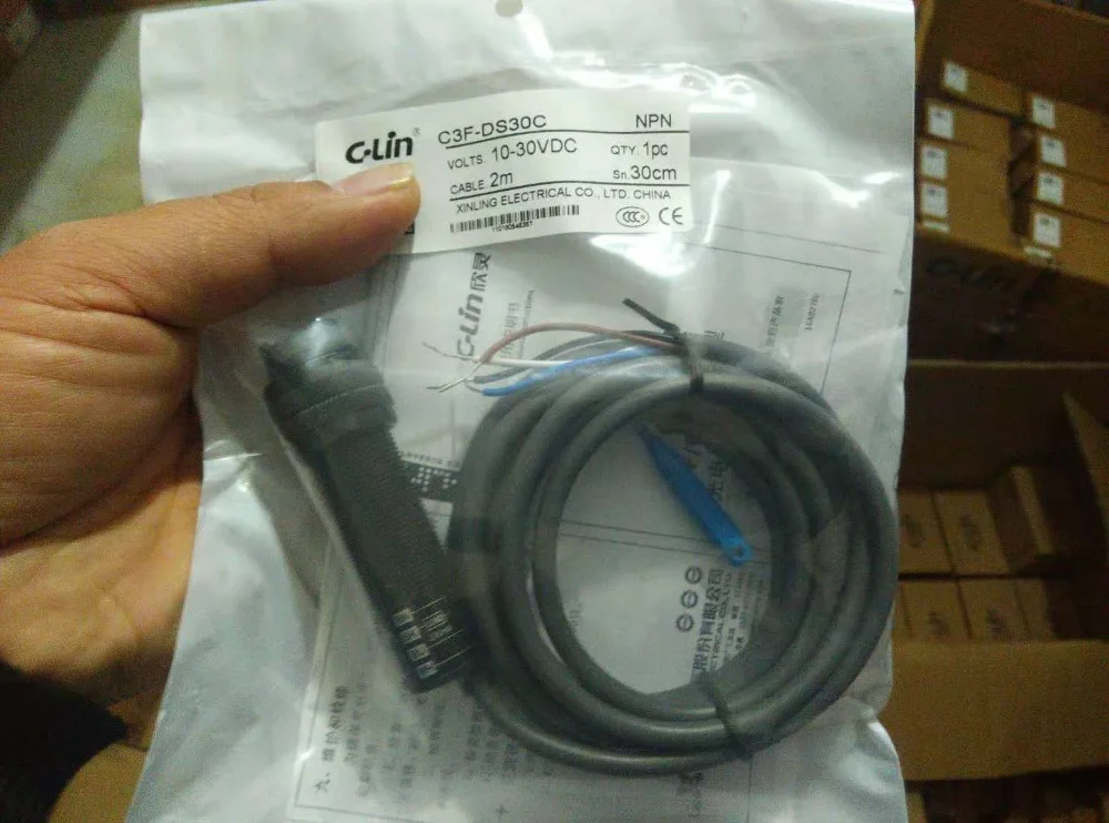 

Brand new original authentic C-Lin E3F-DS30C diffuse reflection NPN type DC four-wire DC10-30V photoelectric switch