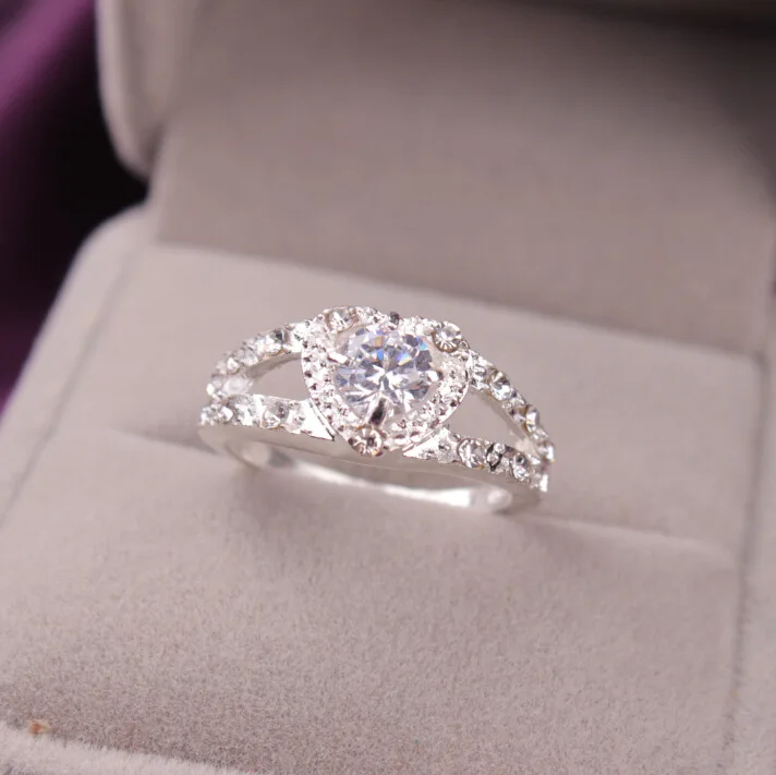 

2019 Anillos Princess Temperament Rings Crystal from Swarovski Inlay Zircon Jewelry Multi-code Optionally Environmentally