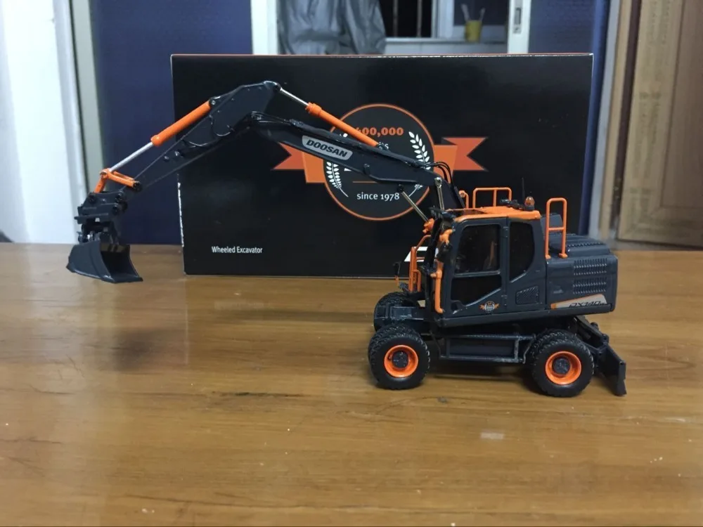 

Diecast Model Toy Collectible 1:50 Doosan DX140W Wheeled Excavators Construction Vehicle Toy for Collection,Gift