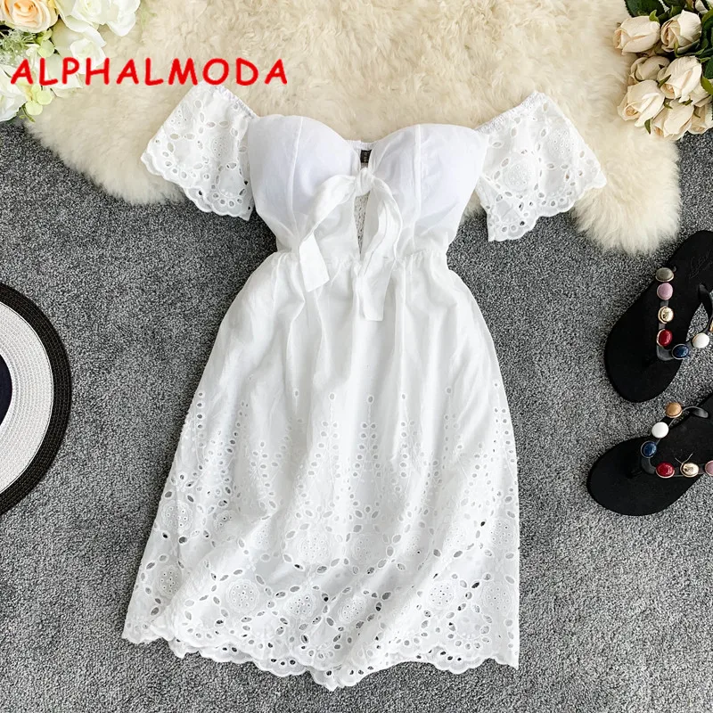 Женское платье без бретелек ALPHALMODA белое с V образным вырезом мягкой эластичной