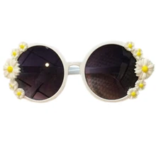 Для женщин цветок Декор круглые солнцезащитные очки с пластиковой оправой UV400 защиты ПК линзы Модные прогулочные солнцезащитные очки