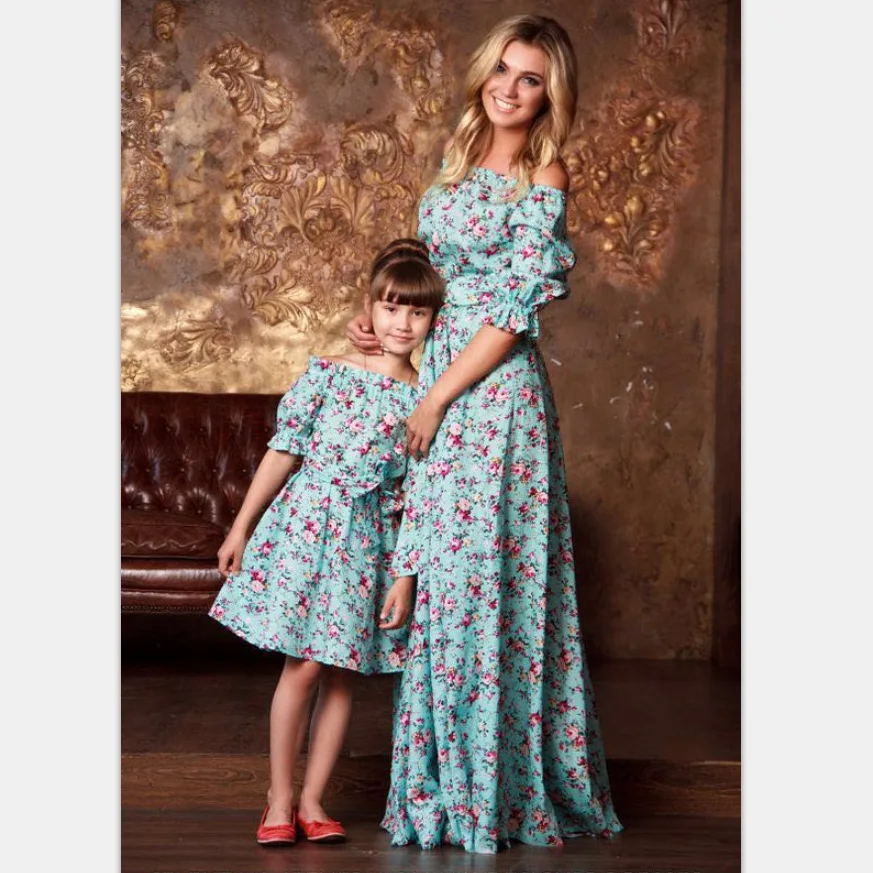 Одинаковая одежда для мамы и дочки, семейные вечерние платья, наряды для мамы и ребенка, Vestidos, платье с вырезом лодочкой и цветочным принтом