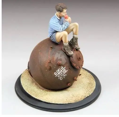 1/35 мороженое время мальчик сидя (с базой) игрушка Смола модель миниатюрная смола