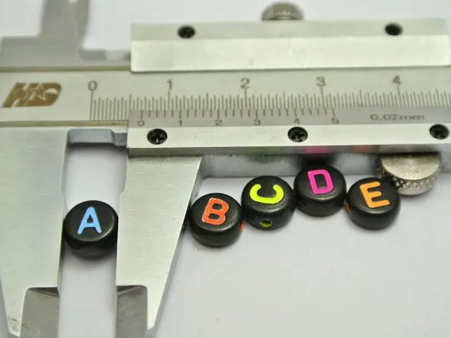 500 Ассорти черный с неоновой Цвет акриловые буквы алфавита монет Бусины 4x7 мм