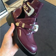 Модные стильные черные сандалии на плоской подошве с вырезами; Модные женские мотоциклетные ботинки с пряжкой; крутые ботильоны знаменитостей