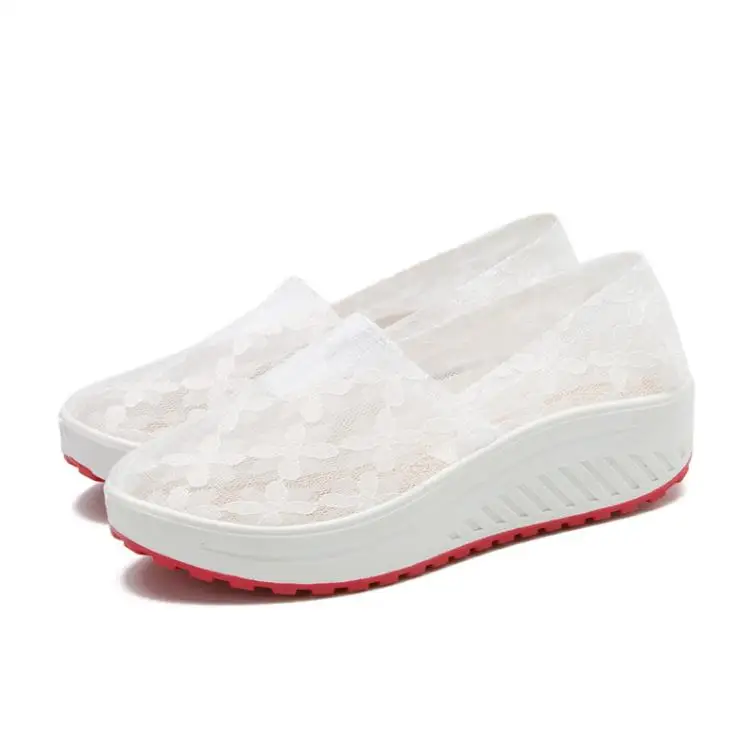 

2018 new Korean version of the wild summer women's breathable hollow mesh shoes lazy one foot lace thick bottom shake shoes