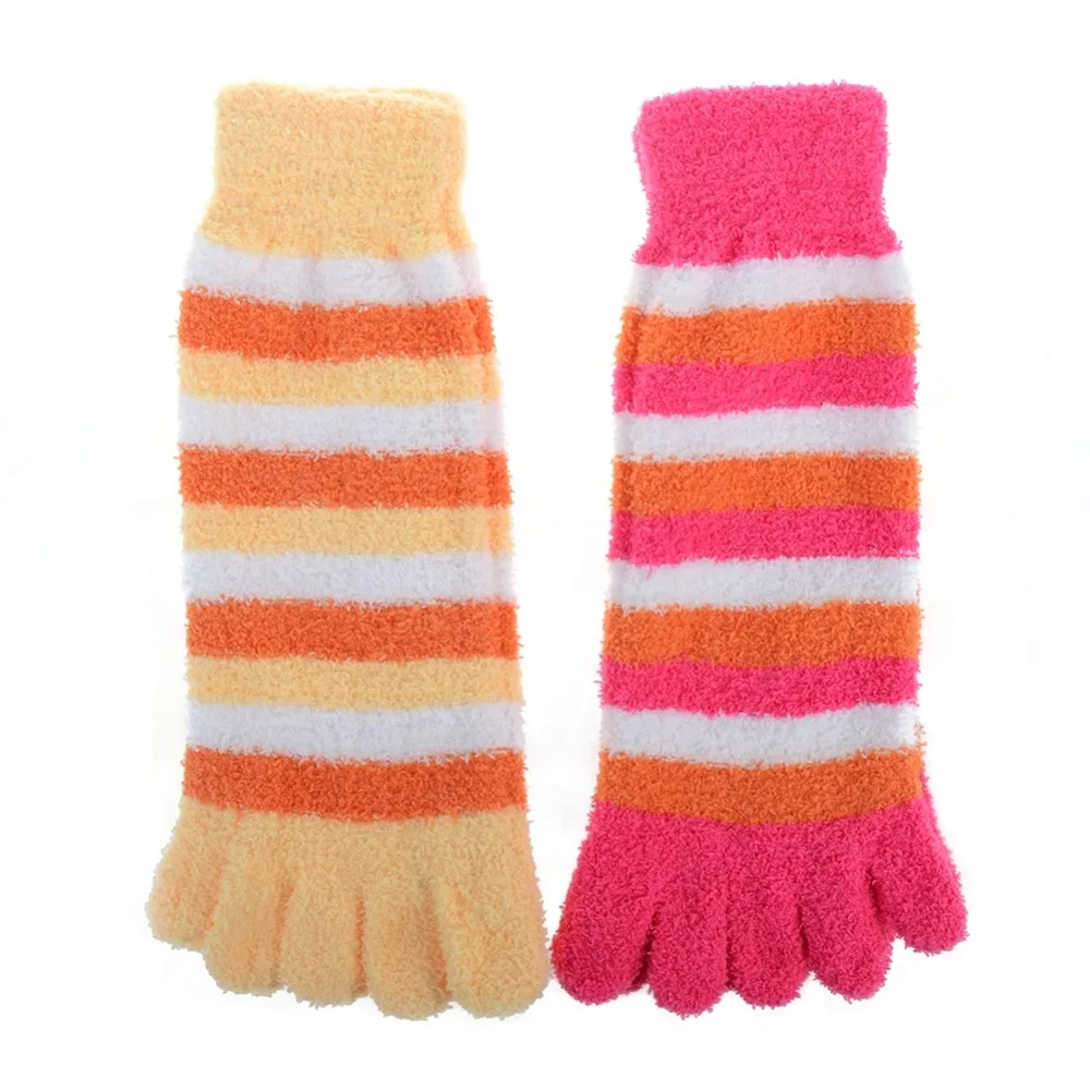 Популярные Модные теплые длинные женские носки хлопковые для девочек с пятью пальцами носки в полоску случайного цвета