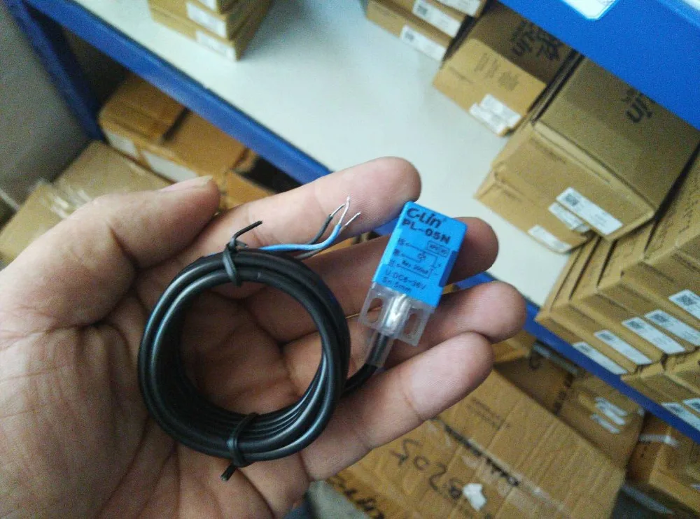 

Brand new original authentic C-Lin PL-05N DC three-wire NPN normally open type angle column type inductive proximity switch