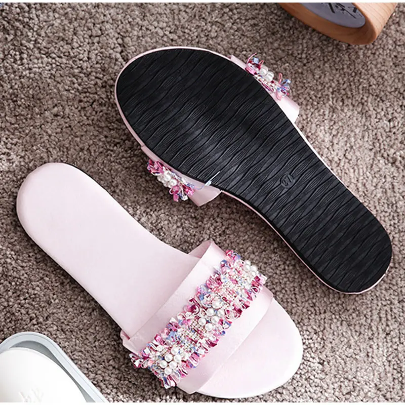 MCCKLE/женские шелковые Тапочки на плоской подошве, Украшенные бусинами; летние женские шлепанцы с жемчужными кисточками и открытым носком; удобная модная повседневная женская обувь
