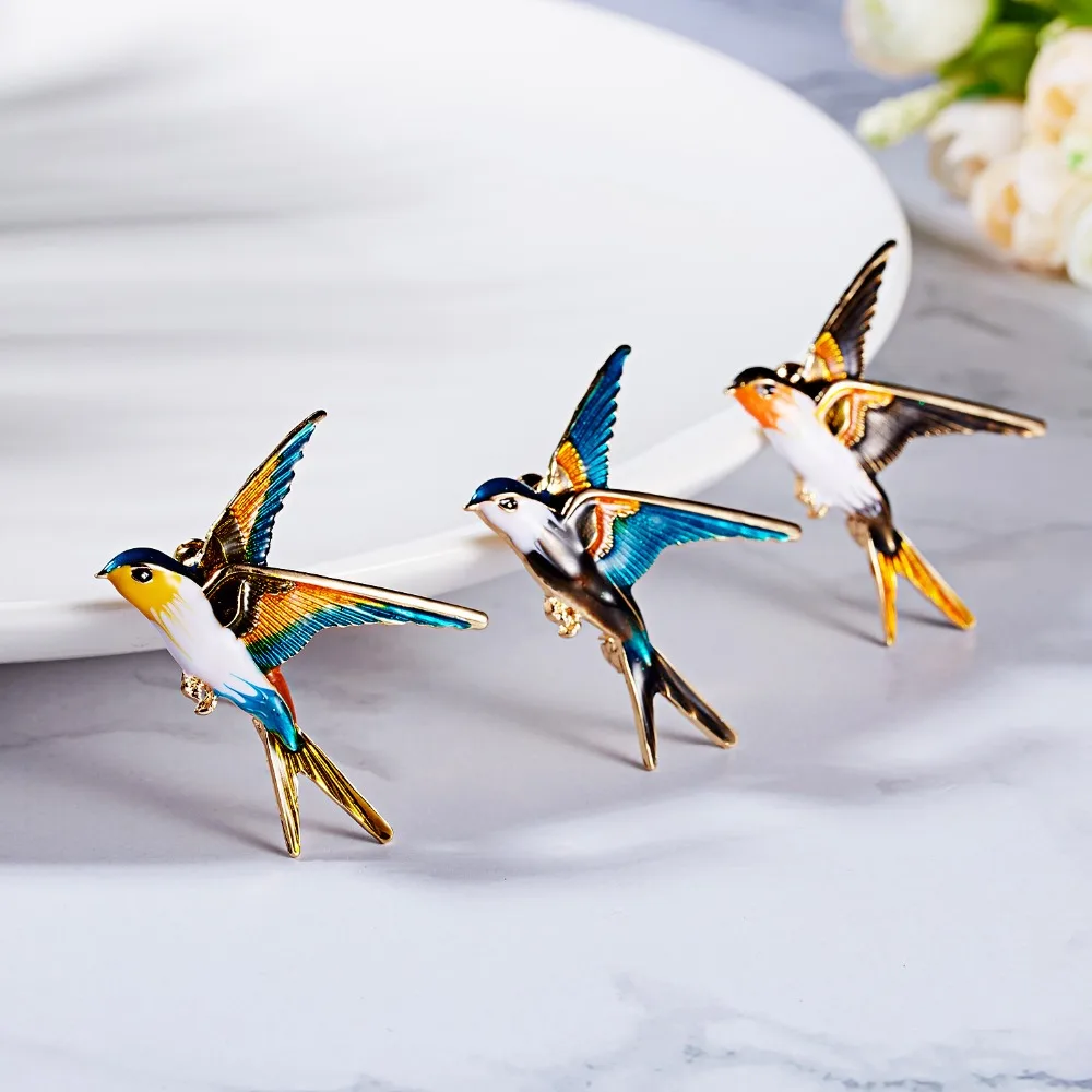 

Rinhoo New Enamel Brooches Charming Colorful Swallow Bird Shape Animal Pin For Women Kids Scarf Suit Lapel Pins Pendant Jewelry