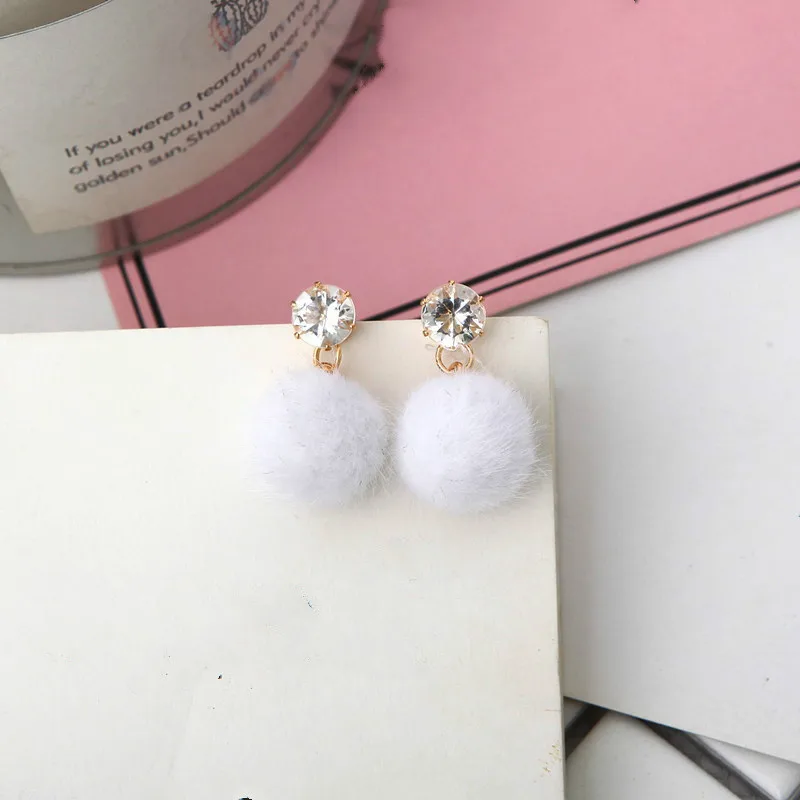 

2018 New Temperament Short Earrings Personality Wild Simple Hair Dall Female Earrings Wholesale