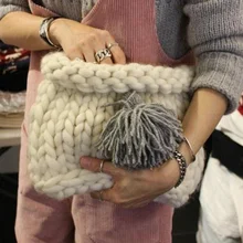 Зимняя женская однотонная сумка в Корейском стиле, новая популярная ручная вязка, толстая Милая шерстяная Женская Ручная сумка, Повседневная Сумка-тоут