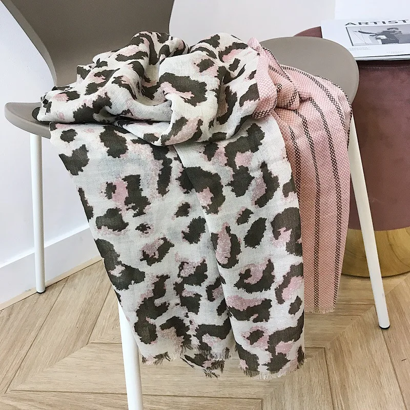 2018 Новый леопардовым узором бахрома шарф шаль Для женщин хлопок полосой платки хиджаб с бахромой Muffler5 Цвет оптовая продажа 10 шт./лот