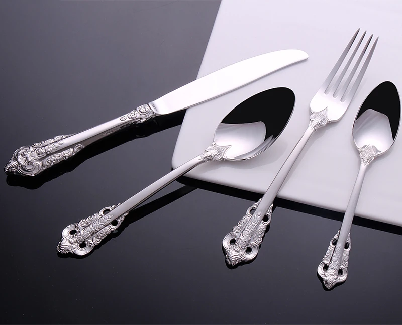 Christmas dinnerware set  (1)