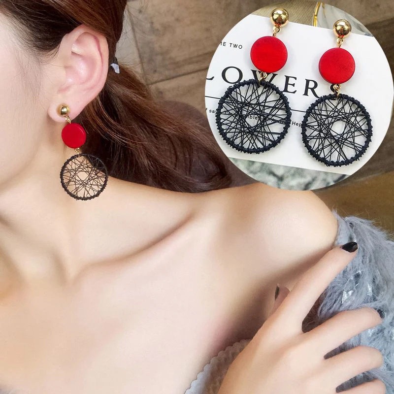 

Stylish Korean Vintage Wooden Round Circle Drop Earrings Crossed Hollow Dream Catcher Pendant Earrings Woman Fine Jewelry EH310