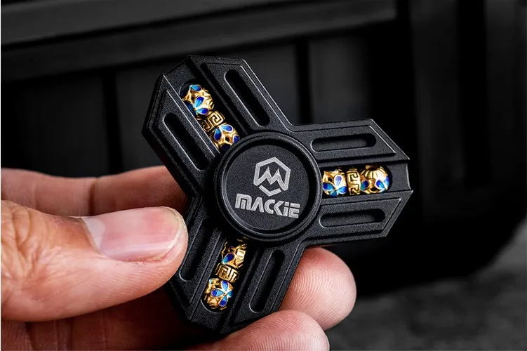 mackie fidget spinner