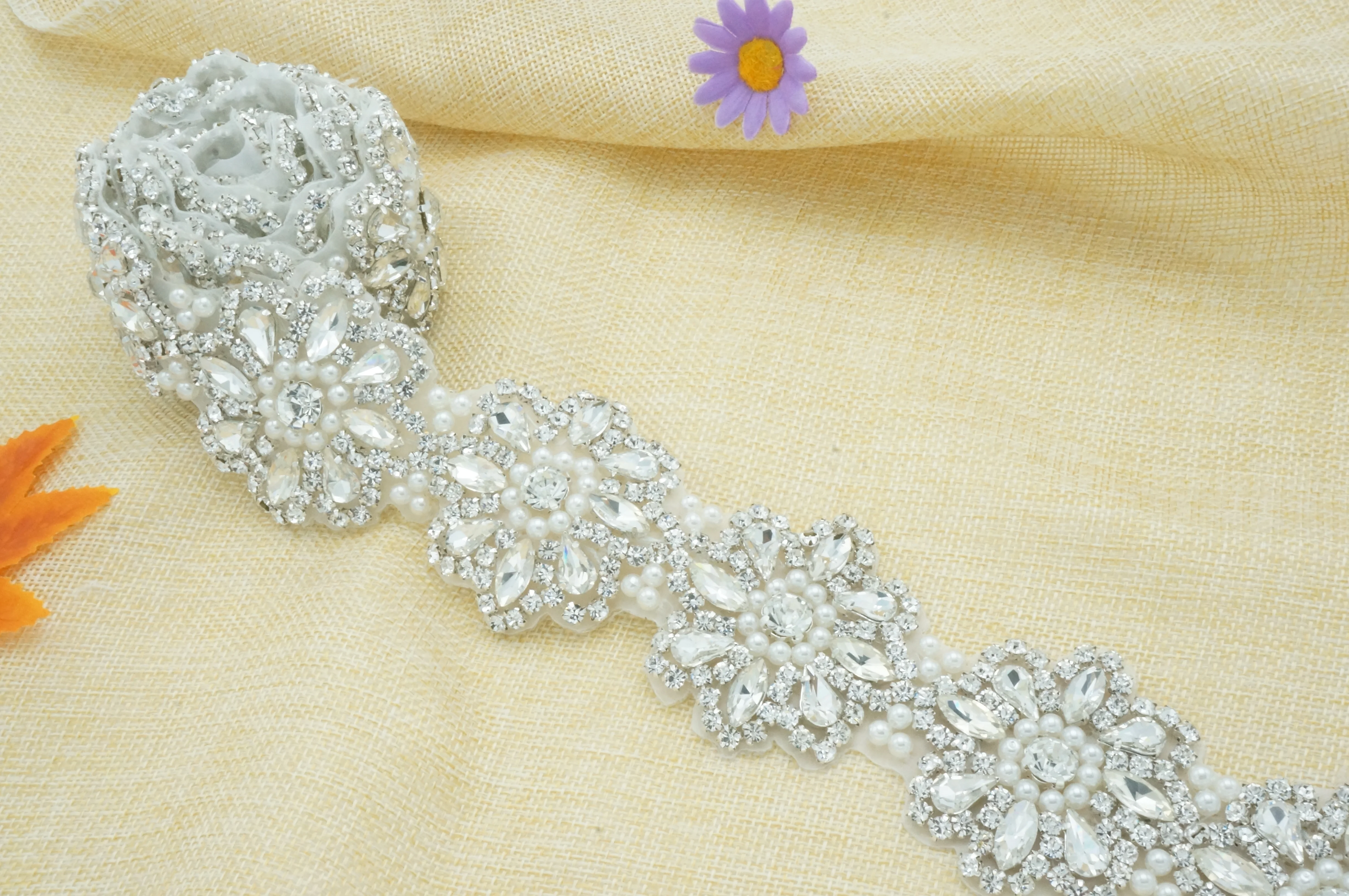 Серебряные стразы аппликация пояс невесты с украшением в виде кристаллов и жемчугом ленты свадебный пояс Кушак для свадебная одежда подружки невесты Dresses-RA290-Y9511