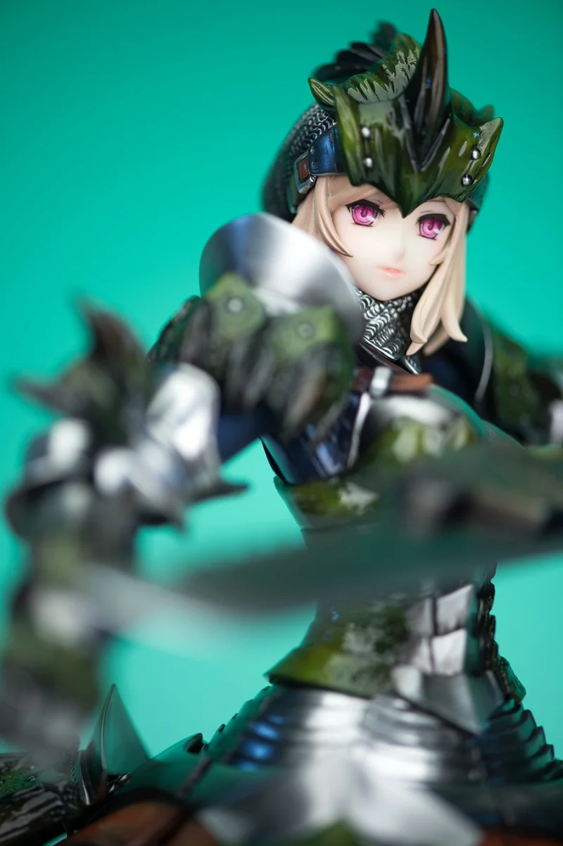 

Unpainted GK Garage Resin Figure Rathian Armor Hunter with Charge Blade Model Kit
