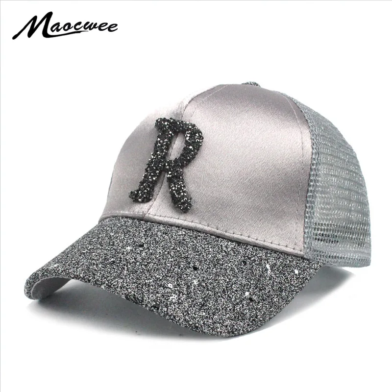 baseball cap with r on