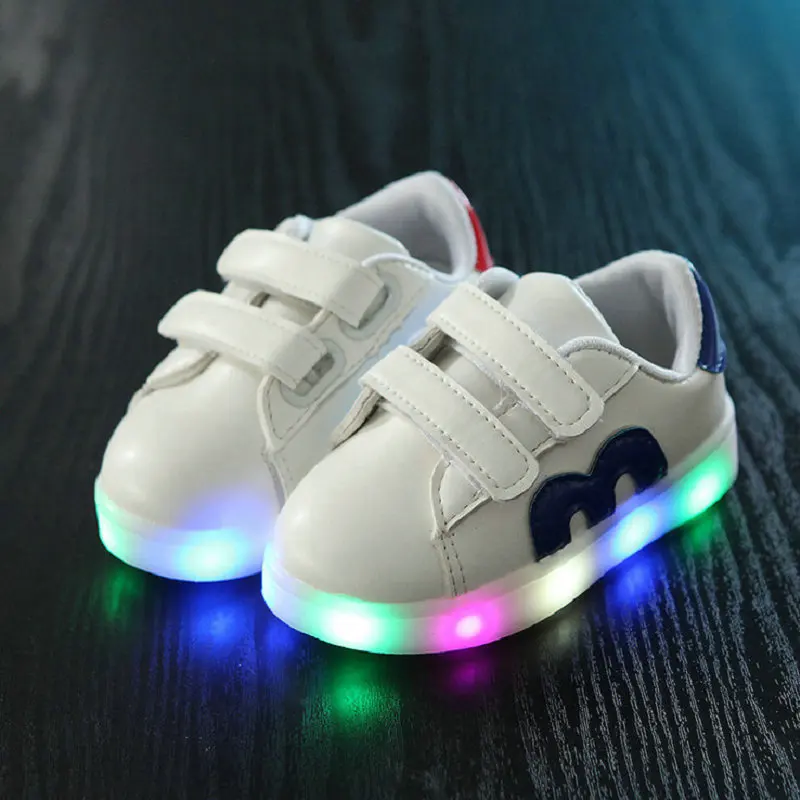 светящиеся ботинки для мальчика. кроссовки с led подсветкой синий вельвет. детские кроссовки хелло китти. Tombi кроссовки светящиеся 24 размер. детские кроссовки со светящейся подошвой.