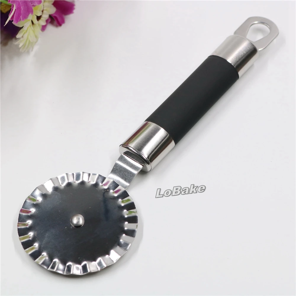 Latest 6cm diameter creative fluted knife wheel pizza cutter dough slicer silicone skidproof coating cooking kitchen tools
